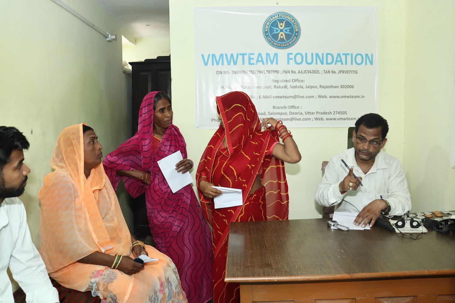 नर सेवा ही नारायण सेवा है और इसी भावना के साथ जिले के लार ब्लाक स्थित संजाव गाँव में वीएमडब्लू टीम फाउंडेशन द्वारा नि:शुल्क स्वास्थ्य शिविर का आयोजन किया गया।